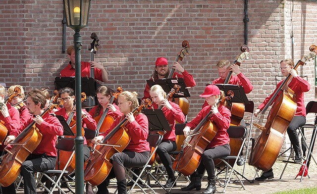 jongerenorkest treedt op bij Kaap Skil